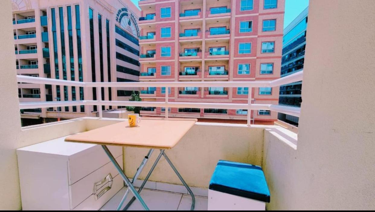 Dxb Hostel Near Adcb Metro Station Dubai Ngoại thất bức ảnh